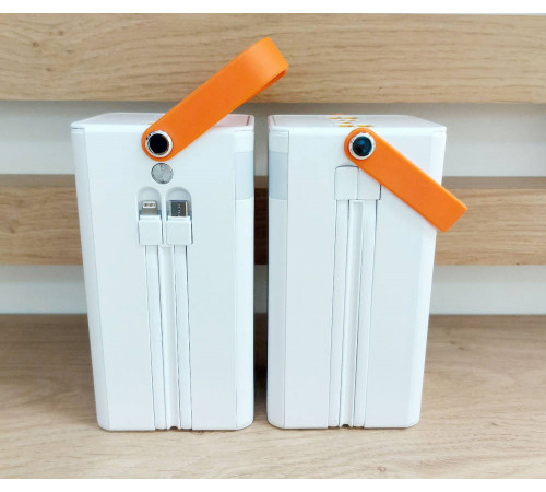 Power bank 100000 mAh с быстрой зарядкой и встроенными кабелями, белый
